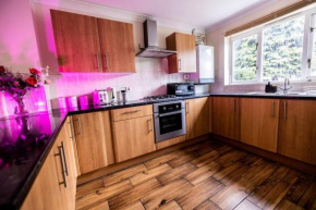 3 Bedrooms House-sofabed-parking-bbqstove-garden